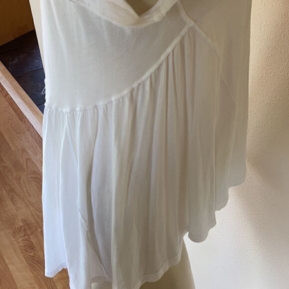 We The Free white raw edge loose top XS runs Big - Picture 9 of 16
